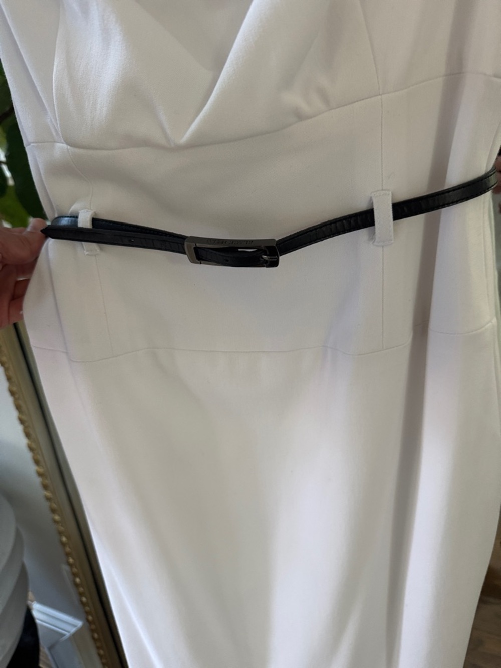 Black Halo designer: White V-Neck Sleeveless Sheath Dress - Picture 3 of 5